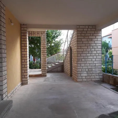 Jardin With Free Cowered Parking 別荘 ザダル