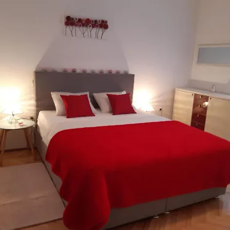 Jardin With Free Cowered Parking Tatil Evi