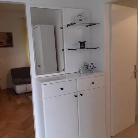 Jardin With Free Cowered Parking Tatil Evi Zadar