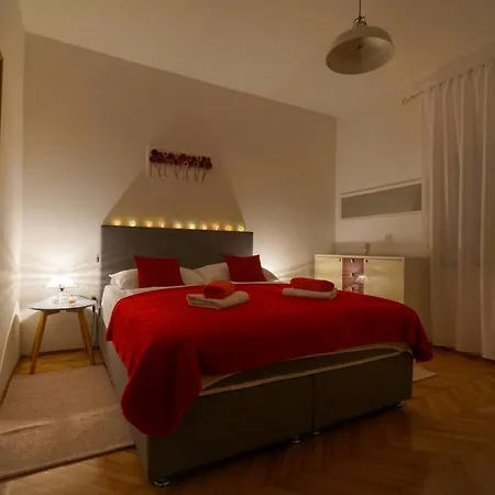 Jardin With Free Cowered Parking Tatil Evi Zadar