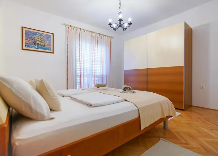 Jardin With Free Cowered Parking Tatil Evi Zadar