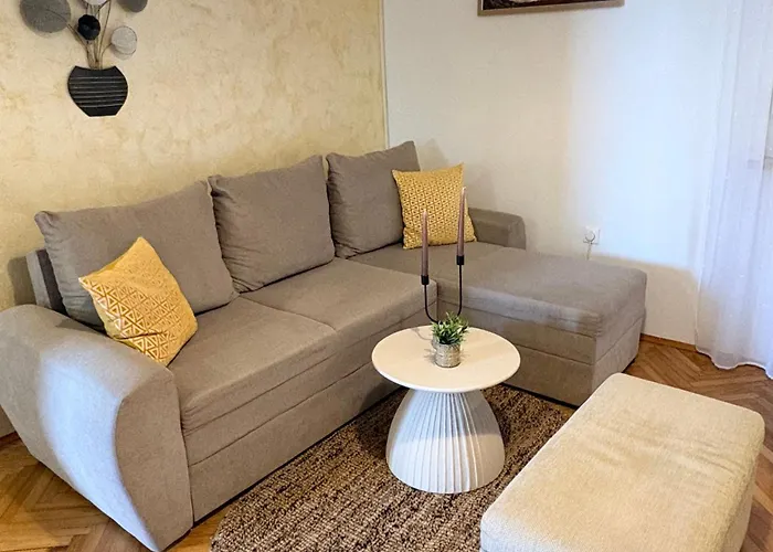 Jardin With Free Cowered Parking Tatil Evi Zadar