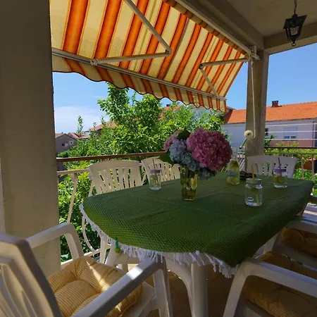 Jardin With Free Cowered Parking Ferienhaus Zadar