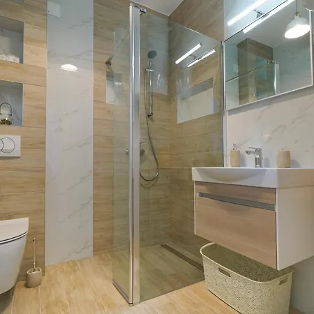 Jardin With Free Cowered Parking Zadar