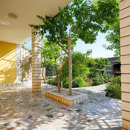 Prázdninový dům Jardin With Free Cowered Parking Zadar