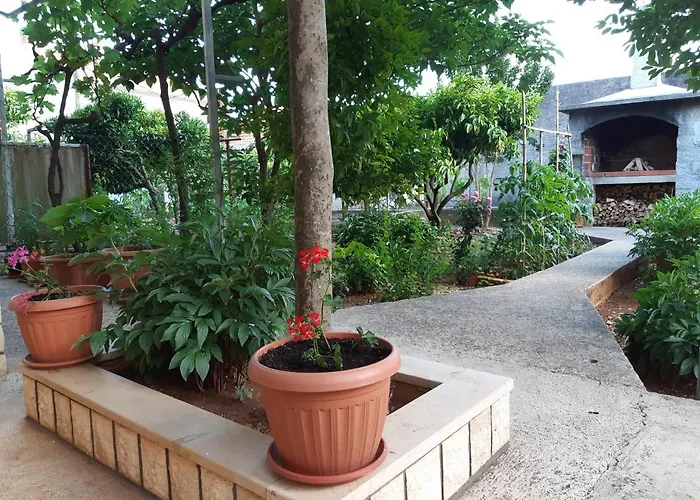 Jardin With Free Cowered Parking * Ζαντάρ