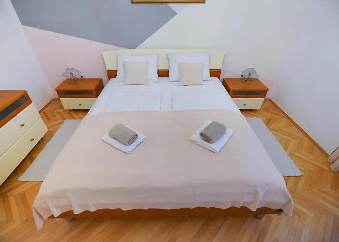 Jardin With Free Cowered Parking Vikendica