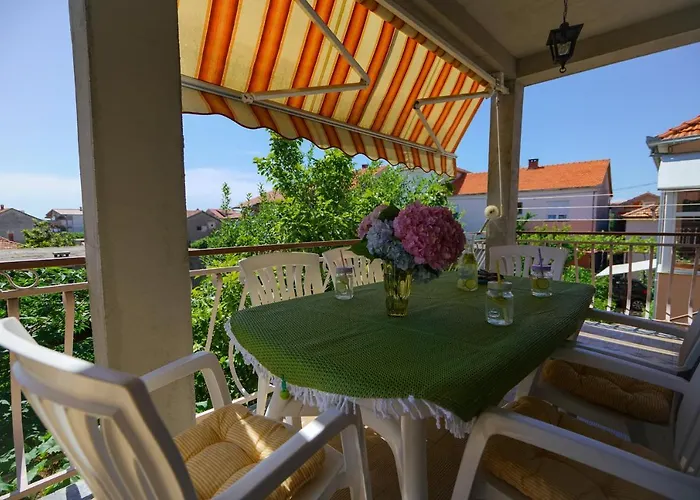Jardin With Free Cowered Parking בית נופש זאדאר