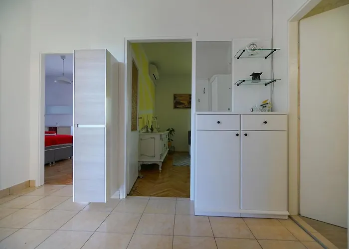 Jardin With Free Cowered Parking